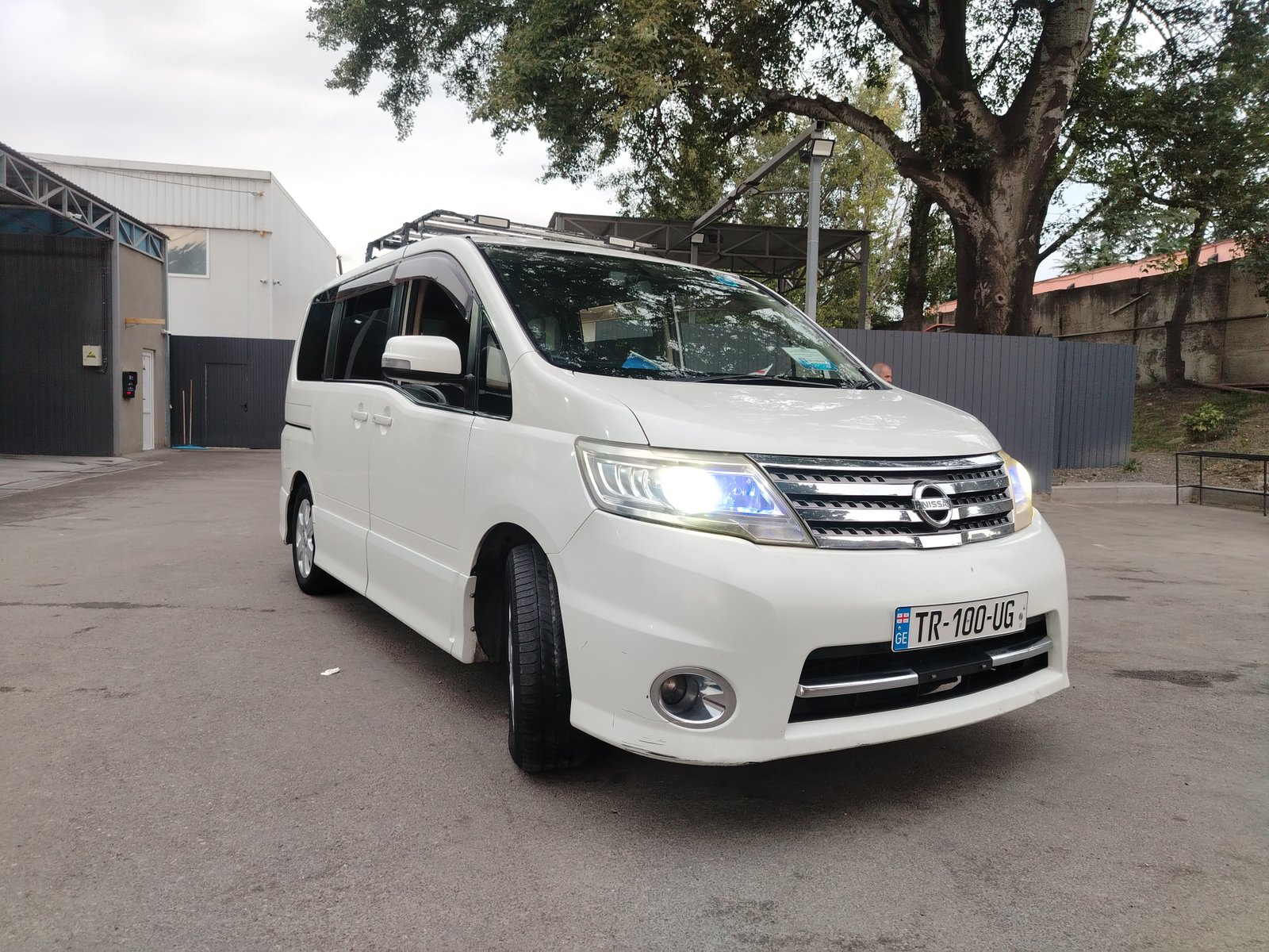 გიორგი ტარუღიშვილი — Nissan Serena 2010, ფოტო 5