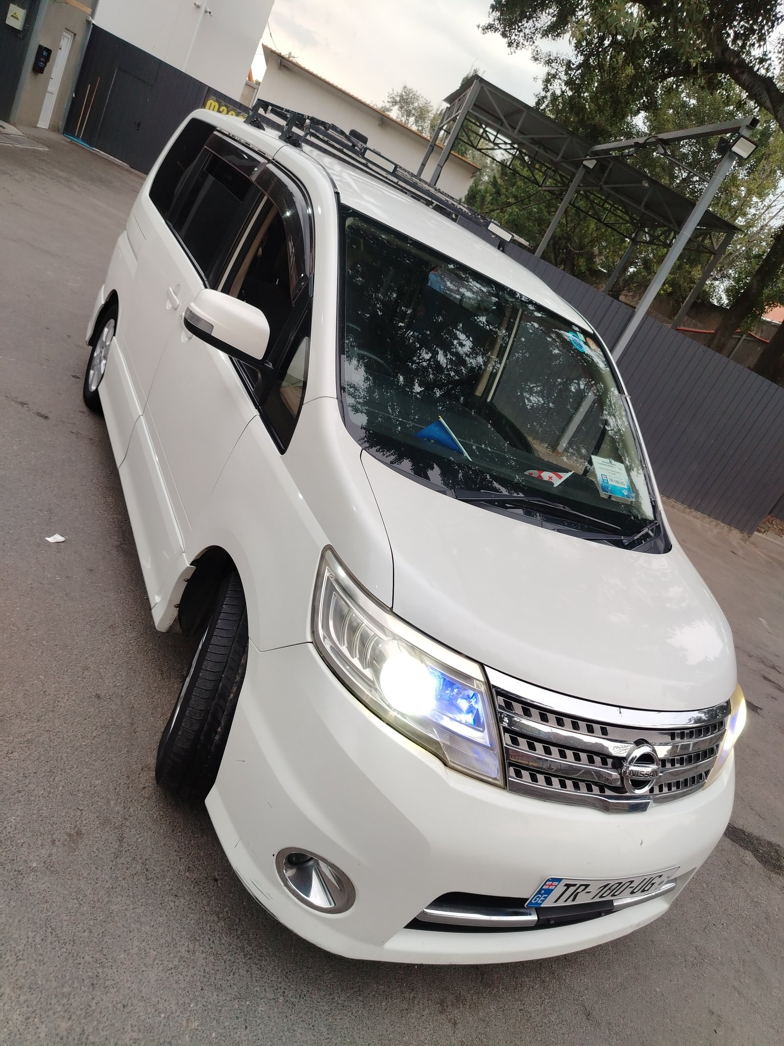გიორგი ტარუღიშვილი — Nissan Serena 2010, ფოტო 3